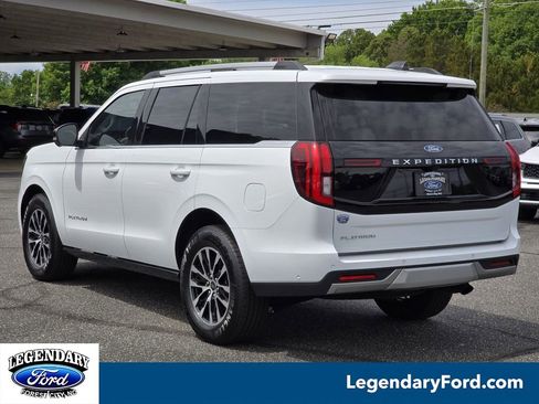 Used 2025 Ford Expedition Platinum AWD/4WD image 2