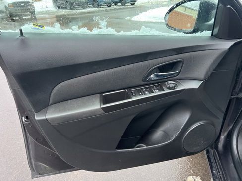 Used 2016 Chevrolet Cruze LT image 17