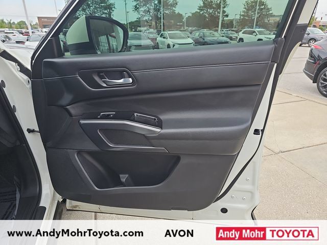 Used 2023 Nissan Pathfinder SL AWD/4WD image 39