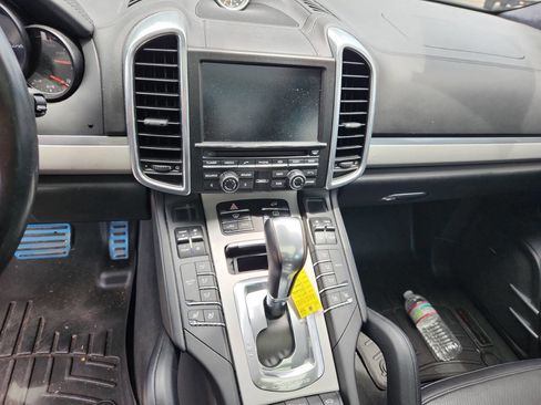 Used 2015 Porsche Cayenne Turbo AWD/4WD image 12