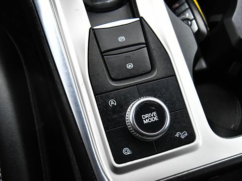 Used 2022 Ford Explorer XLT w/ Equipment Group 202A image 26