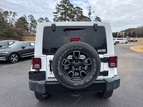 Used 2018 Jeep Wrangler Unlimited Sahara image 4