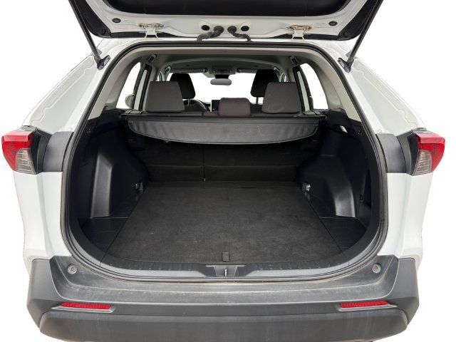 Used 2024 Toyota RAV4 XLE FWD image 23