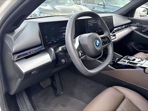 Used 2024 BMW i5 eDrive40i w/ M Sport Package RWD image 17