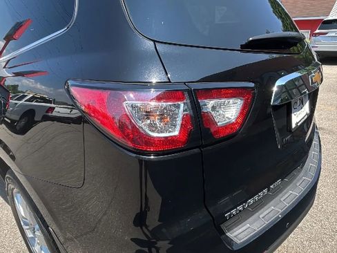 Used 2017 Chevrolet Traverse LT w/ Style and Technology Package image 31