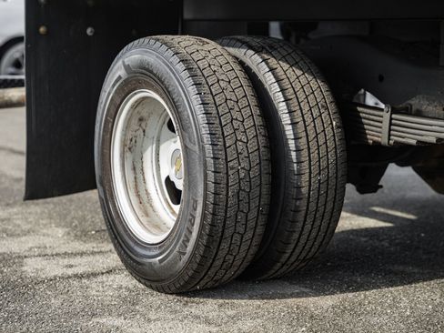 Used 2018 Chevrolet Express 3500 w/ Driver Convenience Package image 20