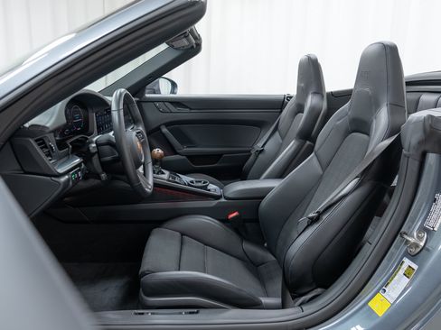Certified 2026 Porsche 911 Carrera T RWD image 5