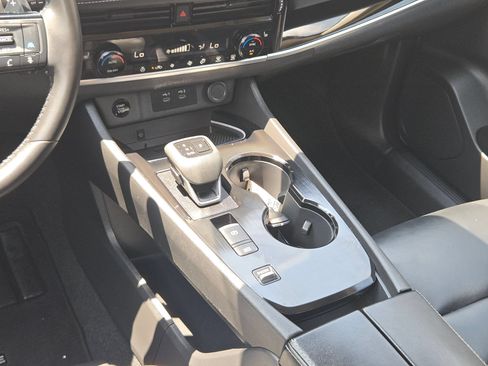 Certified 2026 Nissan Rogue SL FWD image 18