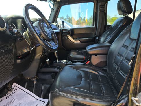 Used 2018 Jeep Wrangler Unlimited Rubicon w/ Cold Weather Group AWD/4WD image 10
