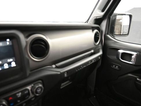 Used 2018 Jeep Wrangler Unlimited Sport S image 29