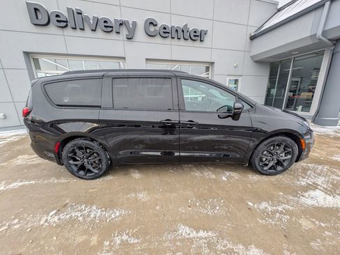 New 2026 Chrysler Pacifica Select FWD image 5