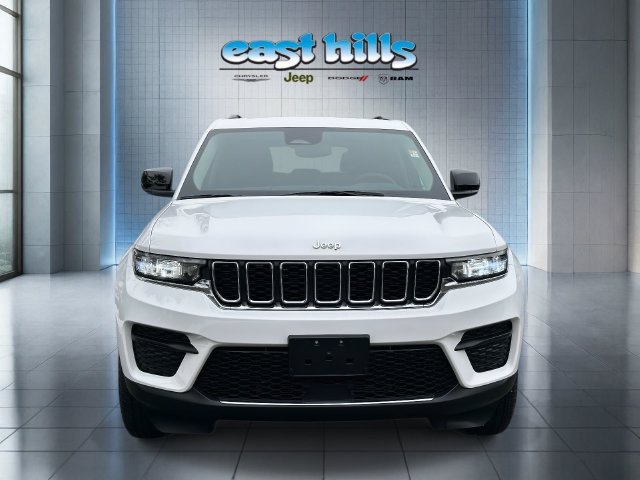 Certified 2024 Jeep Grand Cherokee Laredo X AWD/4WD image 8