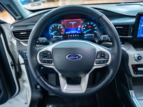 Certified 2022 Ford Explorer XLT w/ Equipment Group 202A image 35