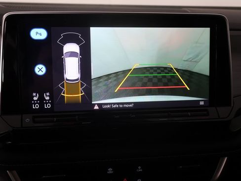 Used 2025 Volkswagen Atlas Cross Sport SE FWD image 39