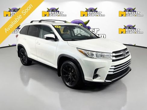 Used 2019 Toyota Highlander LE AWD/4WD image 3