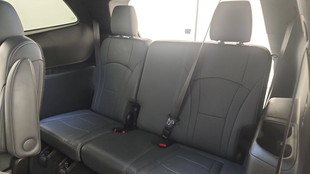 Used 2023 Buick Enclave Essence AWD/4WD image 27