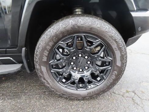 Used 2025 GMC Hummer EV 2X image 10