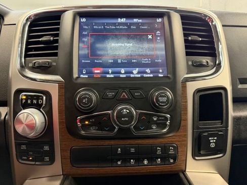 Used 2018 RAM 1500 Laramie w/ Convenience Group AWD/4WD image 18