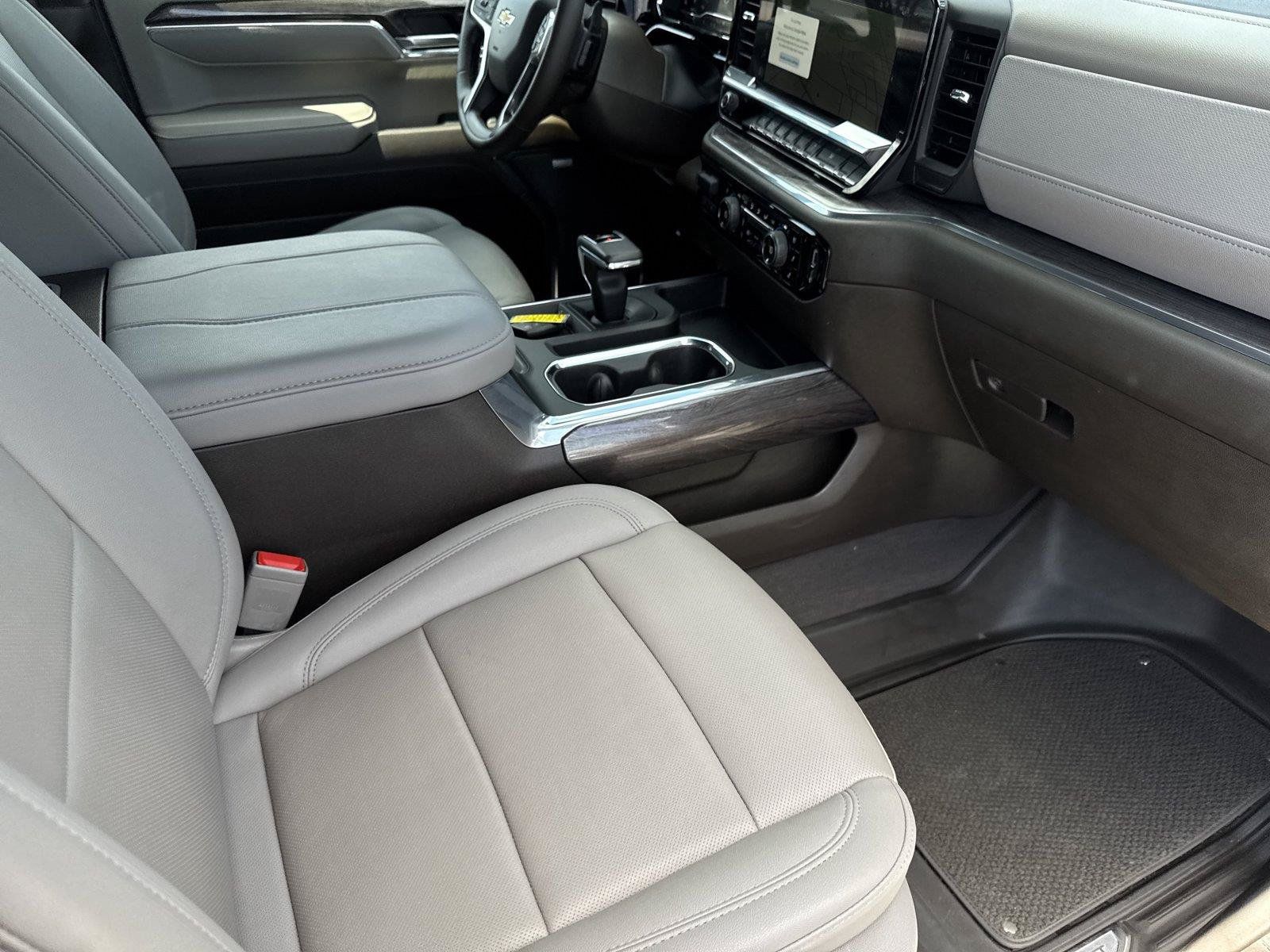 Used 2023 Chevrolet Silverado 1500 LTZ w/ Technology Package AWD/4WD image 33