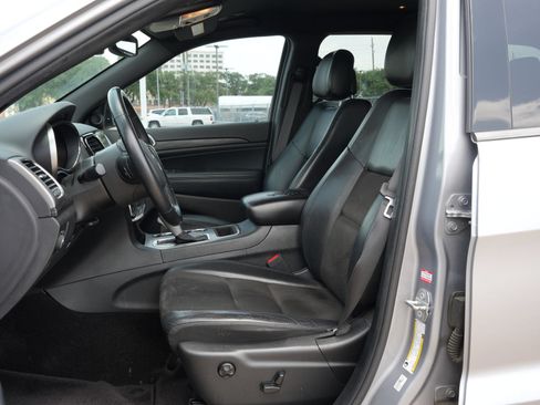 Used 2019 Jeep Grand Cherokee Altitude RWD image 17