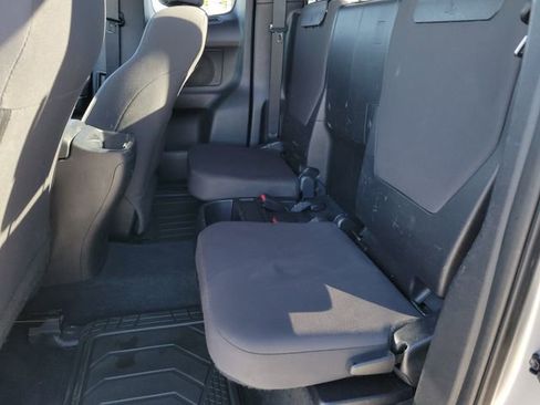 Used 2017 Toyota Tacoma TRD Off-Road w/ Premium & Technology Package image 8