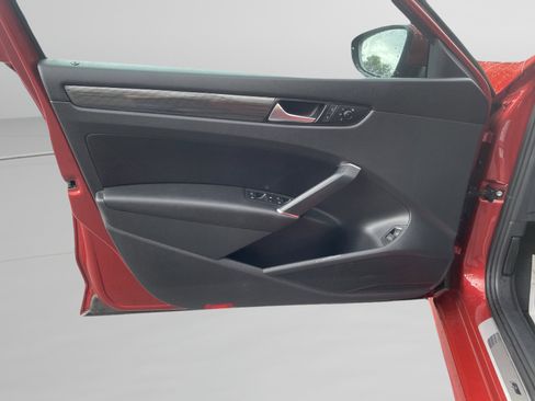 Used 2020 Volkswagen Passat 2.0T R-Line image 13