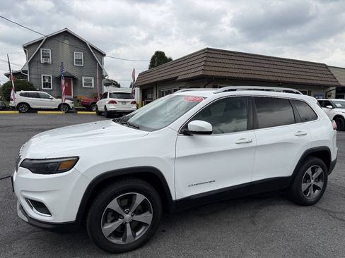 Used 2019 Jeep Cherokee Limited AWD/4WD image 2