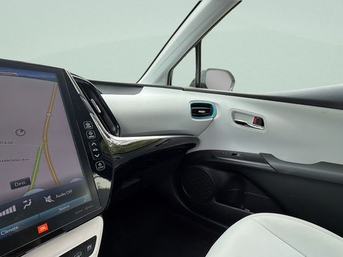 Used 2018 Toyota Prius Prime Advanced FWD image 13