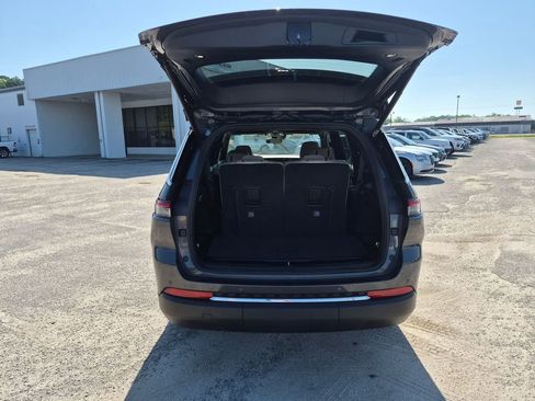 Used 2025 Jeep Grand Cherokee L Limited w/ Luxury Tech Group II image 32