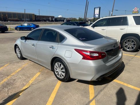 Used 2016 Nissan Altima 2.5 S w/ Power Driver Seat Package FWD image 4