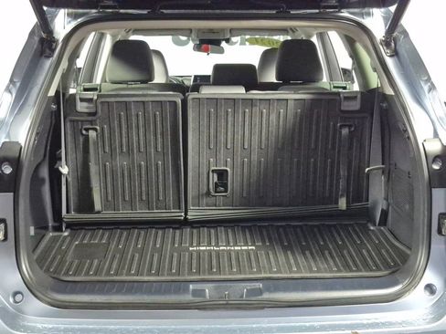 Used 2021 Toyota Highlander LE AWD/4WD image 28