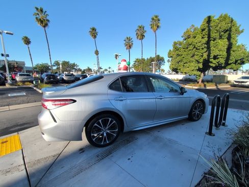 Used 2020 Toyota Camry SE image 25