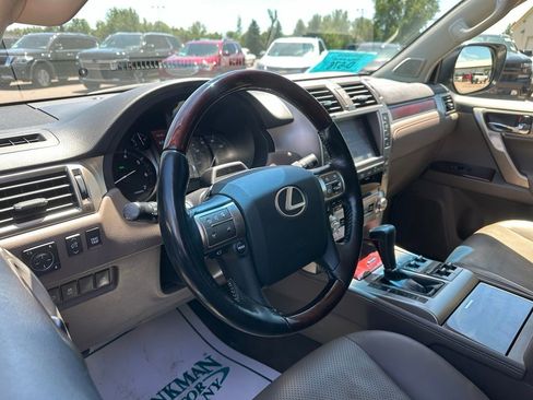 Used 2017 Lexus GX 460 Luxury AWD/4WD image 2