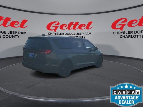 Used 2022 Chrysler Pacifica Limited w/ S Appearance Package image 8