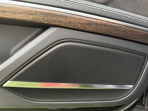 Used 2019 Audi A8 L 3.0T w/ Luxury Package image 38