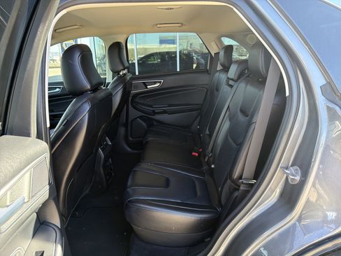 Used 2022 Ford Edge Titanium image 10