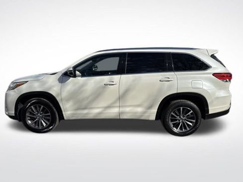 Used 2018 Toyota Highlander XLE image 2