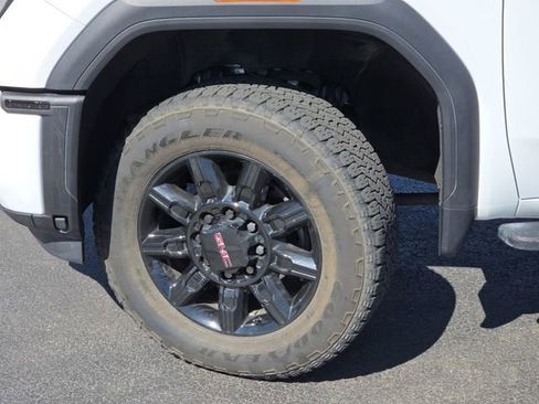 Used 2024 GMC Sierra 2500 AT4 w/ Technology Package AWD/4WD image 28