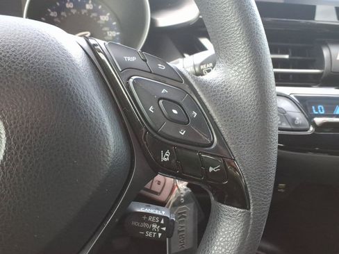 Used 2021 Toyota C-HR LE FWD image 16