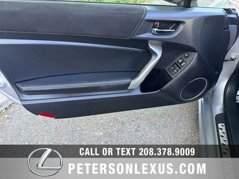 Used 2018 Toyota 86 RWD image 15