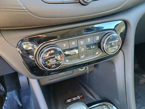 Used 2020 Buick Encore GX Essence w/ Experience Buick Package image 31