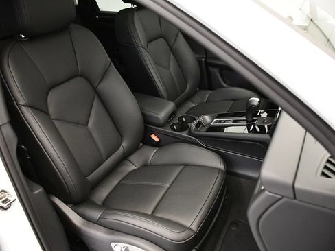 Certified 2026 Porsche Macan Turbo AWD/4WD image 50