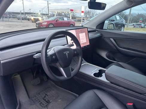 Used 2022 Tesla Model Y Long Range image 10