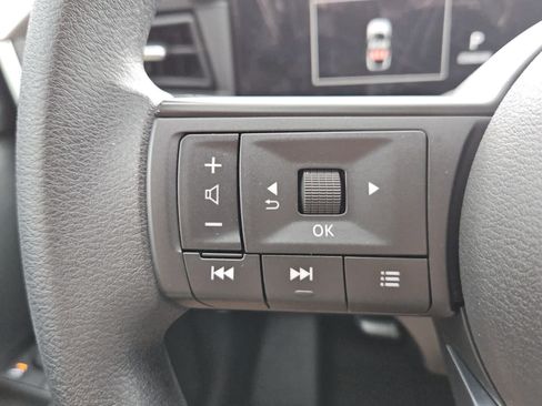 Used 2025 Nissan Kicks SV FWD image 12
