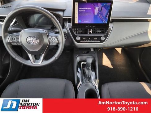 Used 2025 Toyota Corolla SE w/ SE Premium Package FWD image 27