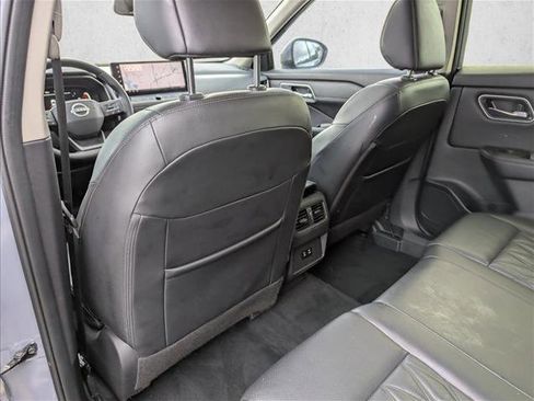 Used 2025 Nissan Rogue Platinum image 25