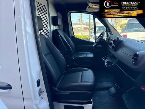 Used 2022 Mercedes-Benz Sprinter 2500 image 32