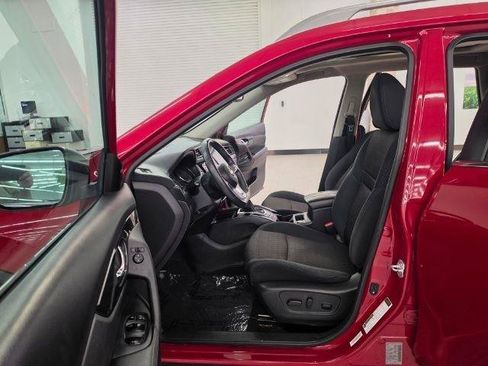 Used 2017 Nissan Rogue SV AWD/4WD image 33