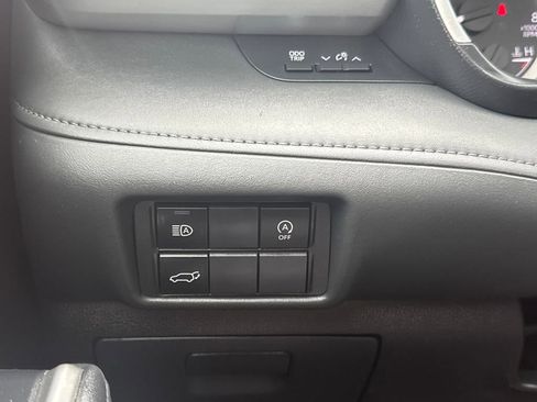 Used 2024 Toyota Highlander XLE image 32