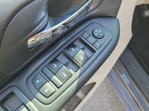 Used 2019 Dodge Grand Caravan SXT image 20